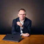 Jake Smolarek, Life Coach from London UK, analysing procrastination in high performers and decision-making psychology